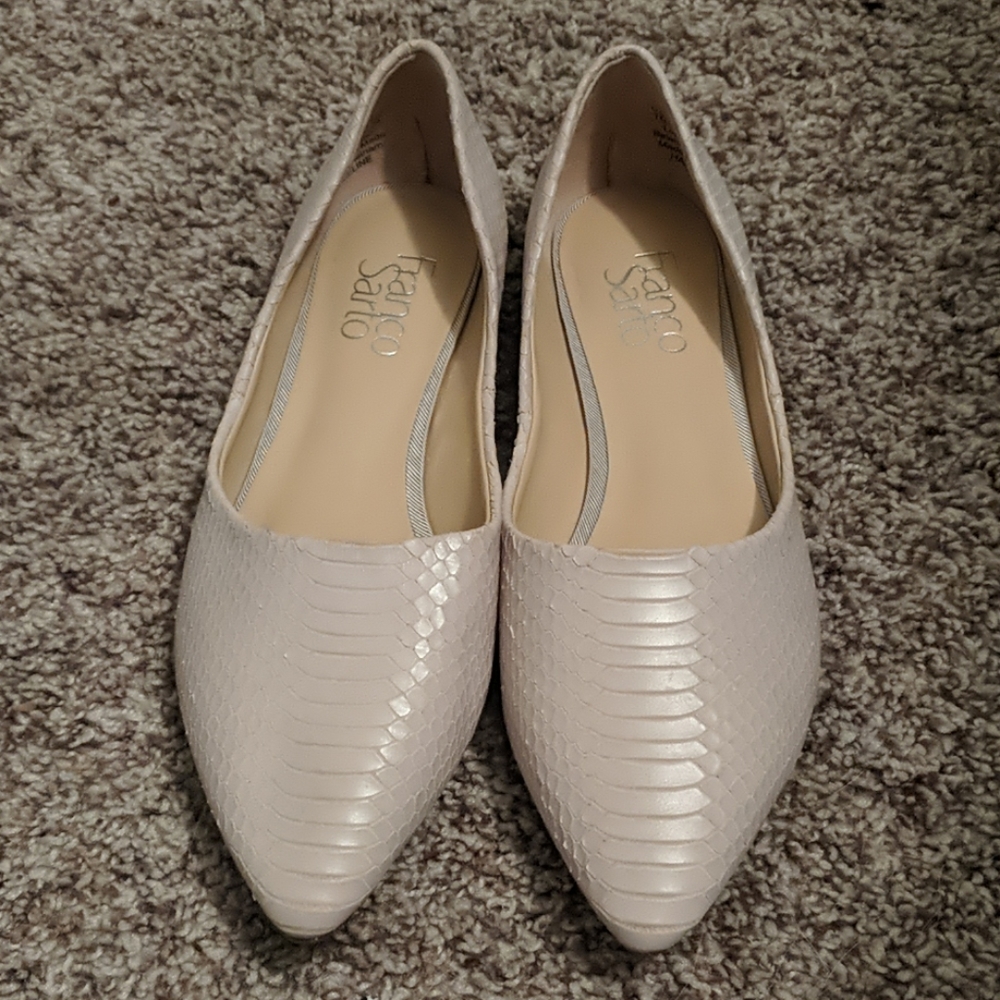 NWOT cream flats
